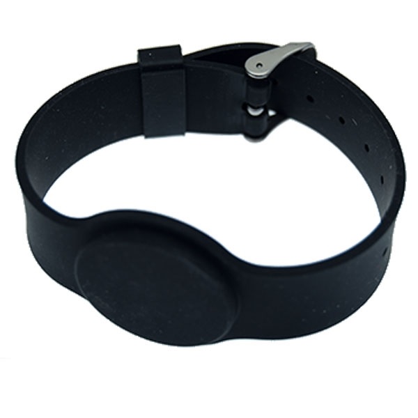 Bilde av Black wristband 13.56 1KB Adjustable strap. 70105011 (DE,SE,NO,FI,RO,PL)